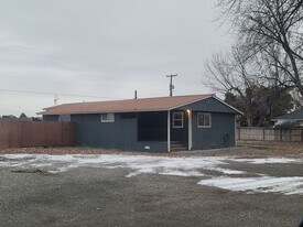24524 S Oak St in Kennewick, WA - Building Photo