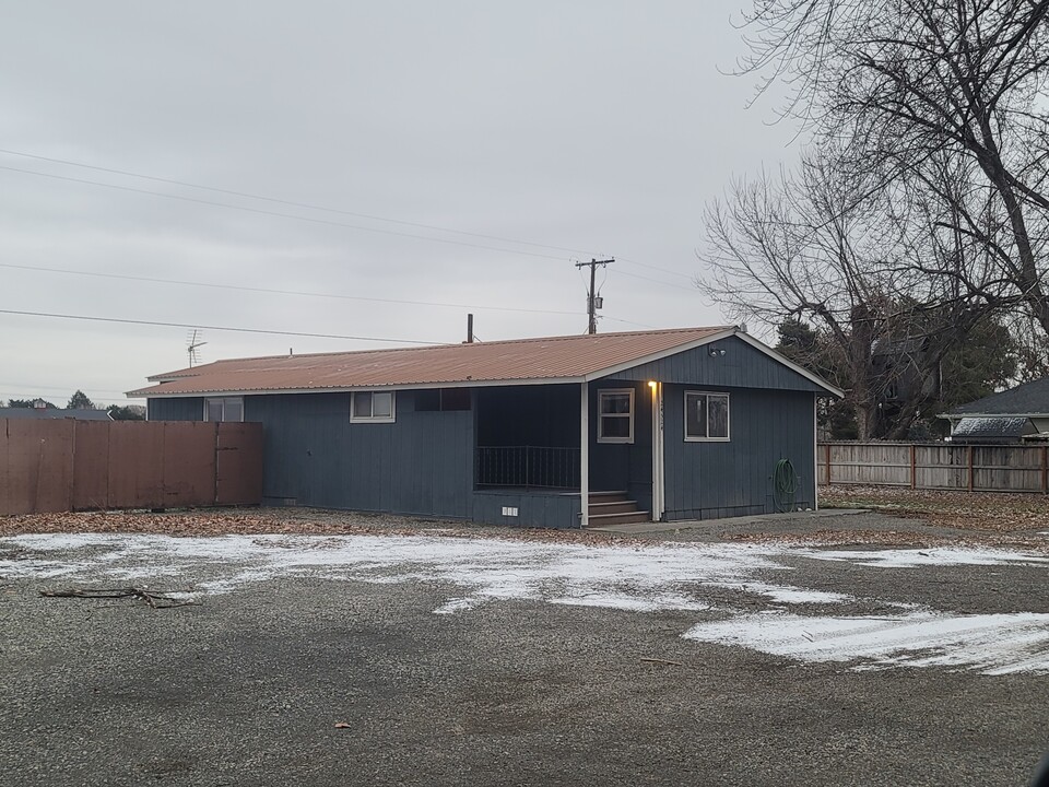 24524 S Oak St in Kennewick, WA - Building Photo