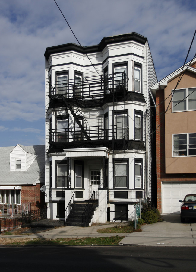 76 Carlton Ave in Jersey City, NJ - Foto de edificio - Building Photo