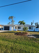 7586 Laurel Valley Rd in Ft. Myers, FL - Foto de edificio - Building Photo
