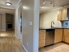 10015 NE 12th St in Bellevue, WA - Building Photo - Building Photo