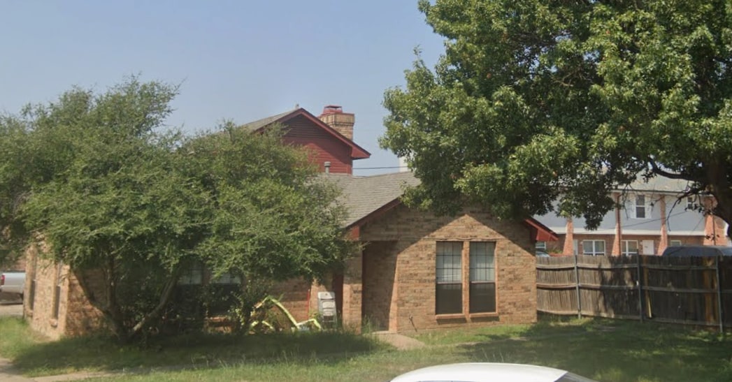 211 Shrum Ct in Irving, TX - Building Photo