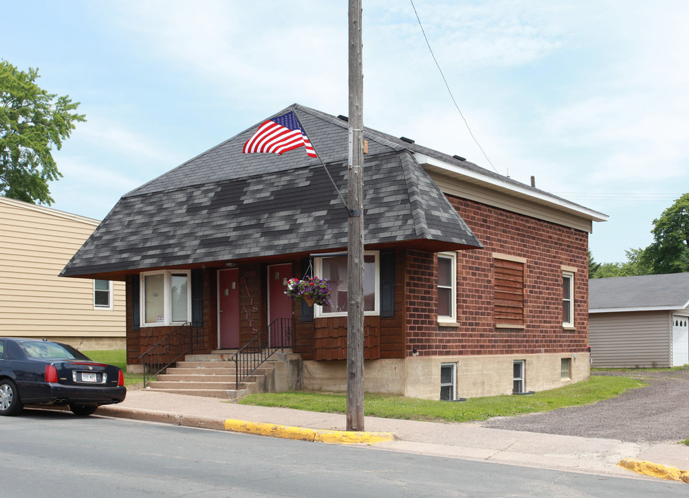 Davis Apartments in Hammond, WI - Building Photo