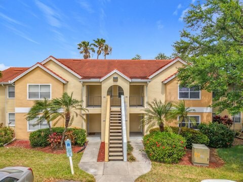 12540 Equestrian Cir in Ft. Myers, FL - Foto de edificio - Building Photo