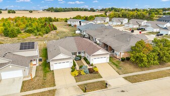 1504 Stonebluff Ct in Champaign, IL - Building Photo