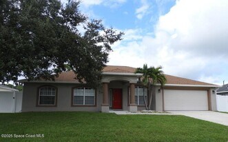 1535 Heartwellville St NW in Palm Bay, FL - Building Photo