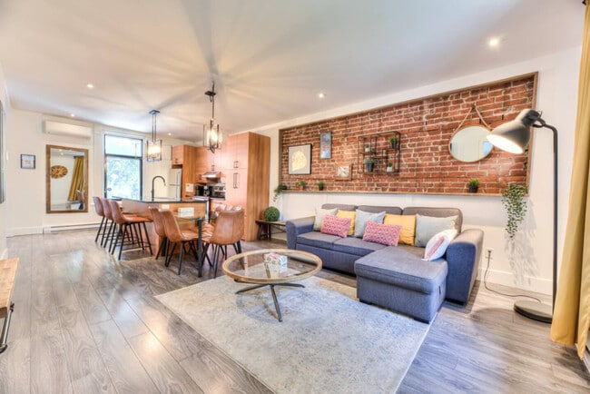 3833 R. Saint-Denis