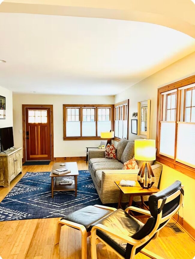 520 S Maple St in Saugatuck, MI - Building Photo - Building Photo