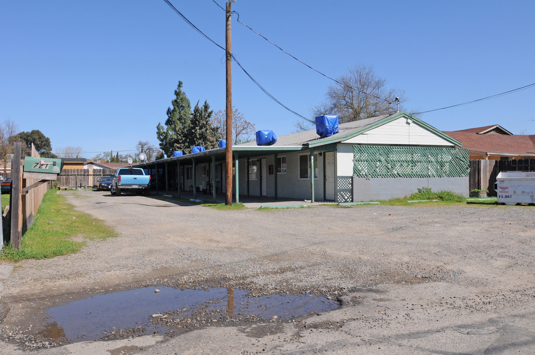 721 Erickson Ave in Modesto, CA - Building Photo