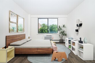 7 Lake St in White Plains, NY - Building Photo - Building Photo