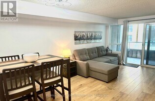 270 Wellington St W in Toronto, ON - Building Photo