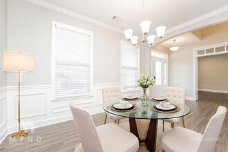 584 Michigan Cir in Hoschton, GA - Foto de edificio - Building Photo