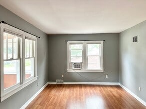 718 Parkway Ave in Elgin, IL - Building Photo - Building Photo