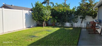 9621 Telhan Dr in Huntington Beach, CA - Building Photo