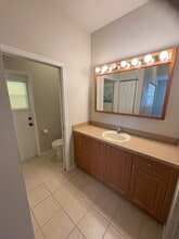 4416 SE 4th Pl, Unit Private Apartment in Ocala, FL - Foto de edificio - Building Photo