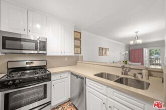 1125 Pico Blvd in Santa Monica, CA - Building Photo - Building Photo