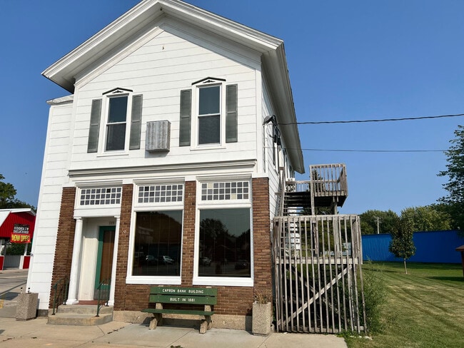 105 S 4th St in Capron, IL - Building Photo - Building Photo