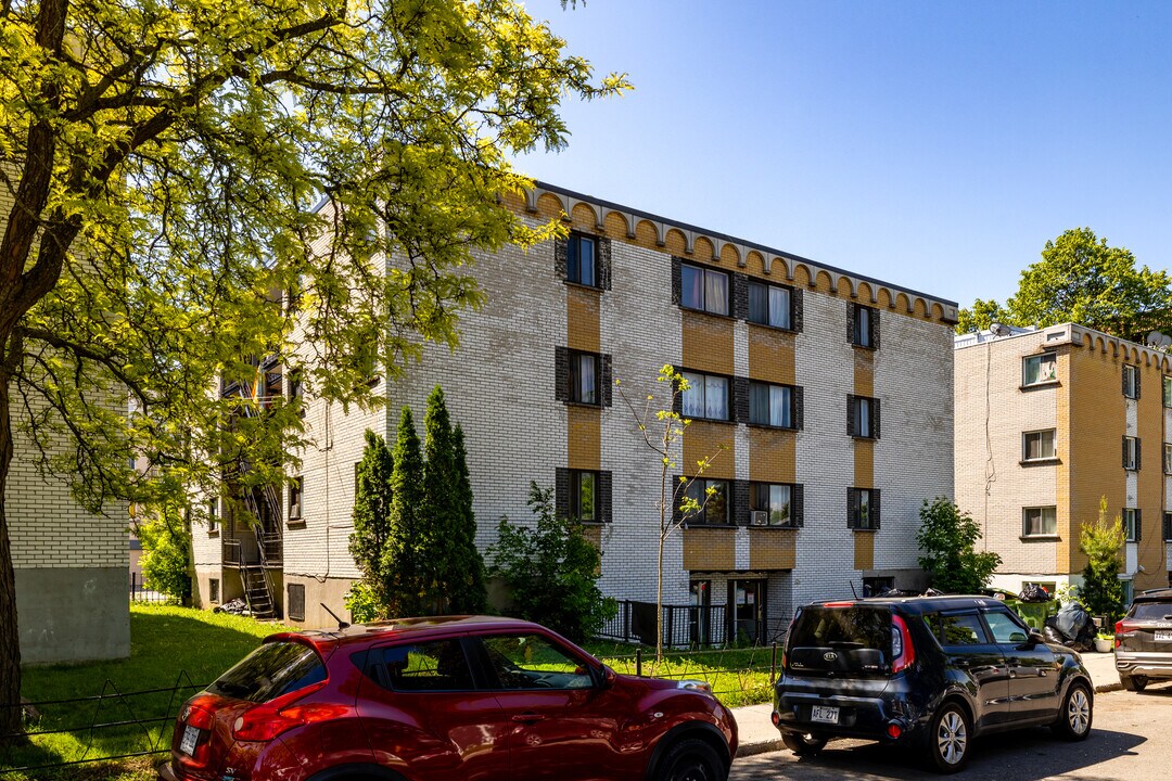 5638-5642 Des Narcisses Rue in Montreal Nord, QC - Building Photo