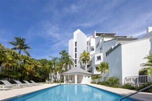 50 Ocean Ln Dr in Key Biscayne, FL - Building Photo