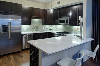 705 S Clark St, Unit 44G in Chicago, IL - Building Photo - Building Photo