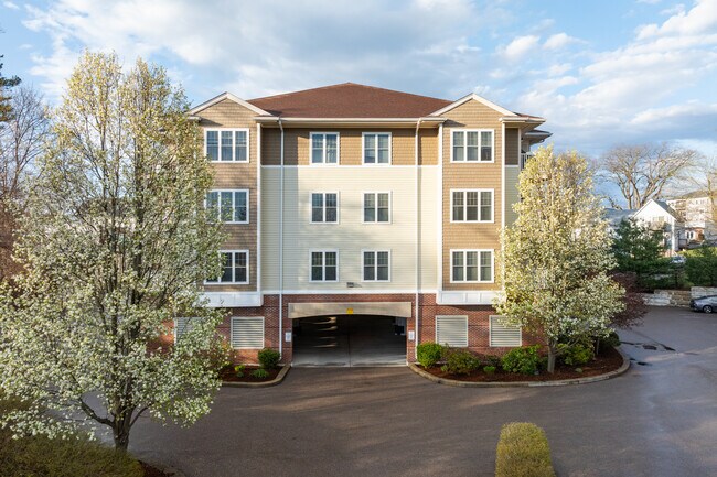 Franklin Center Commons in Franklin, MA - Foto de edificio - Building Photo