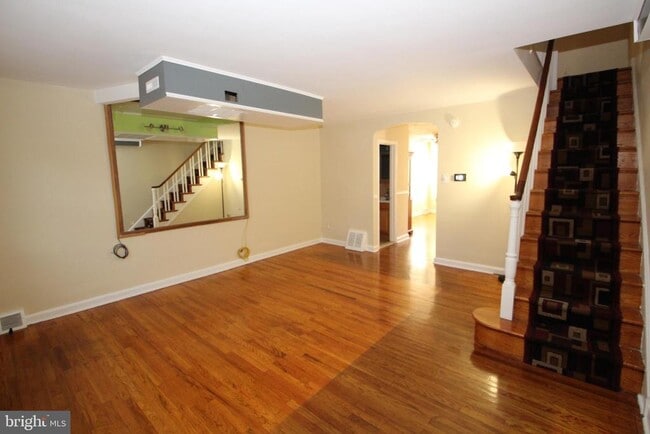 property at 222 W Colonial St