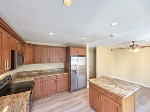 3275 Caminito Eastbluff in San Diego, CA - Building Photo - Building Photo