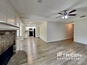 615 Sherman Dr in Mansfield, TX - Building Photo - Building Photo