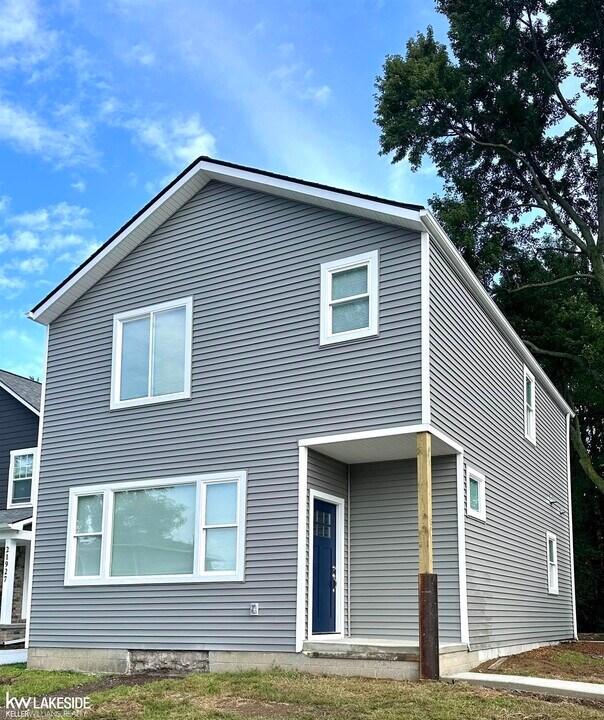22001 Lakeview St in St. Clair Shores, MI - Building Photo