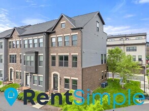 13228 Lake Waterview Wy in Herndon, VA - Building Photo - Building Photo