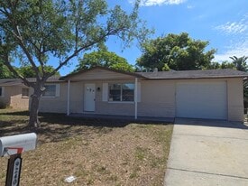 9240 St Regis Ln in Port Richey, FL - Building Photo