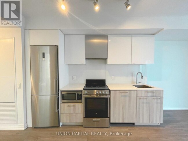 251-1251 Jarvis St in Toronto, ON - Building Photo - Building Photo