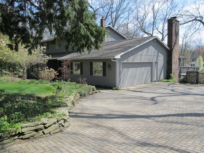 5251 Colony Woods Dr in Kalamazoo, MI - Building Photo - Building Photo