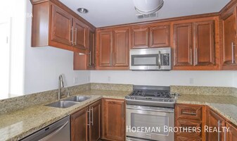 11925 Kling St, Unit 303 in Los Angeles, CA - Building Photo