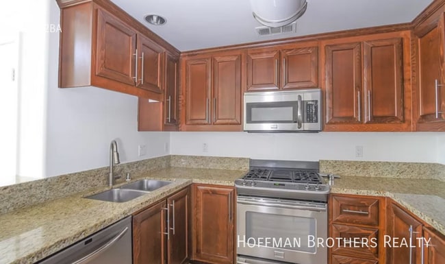 property at 11925 Kling St