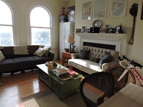 16 Ware St, Unit 42 in Cambridge, MA - Foto de edificio - Building Photo