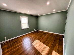1042 Esther St, Unit Esther St in Franklin Square, NY - Building Photo - Building Photo