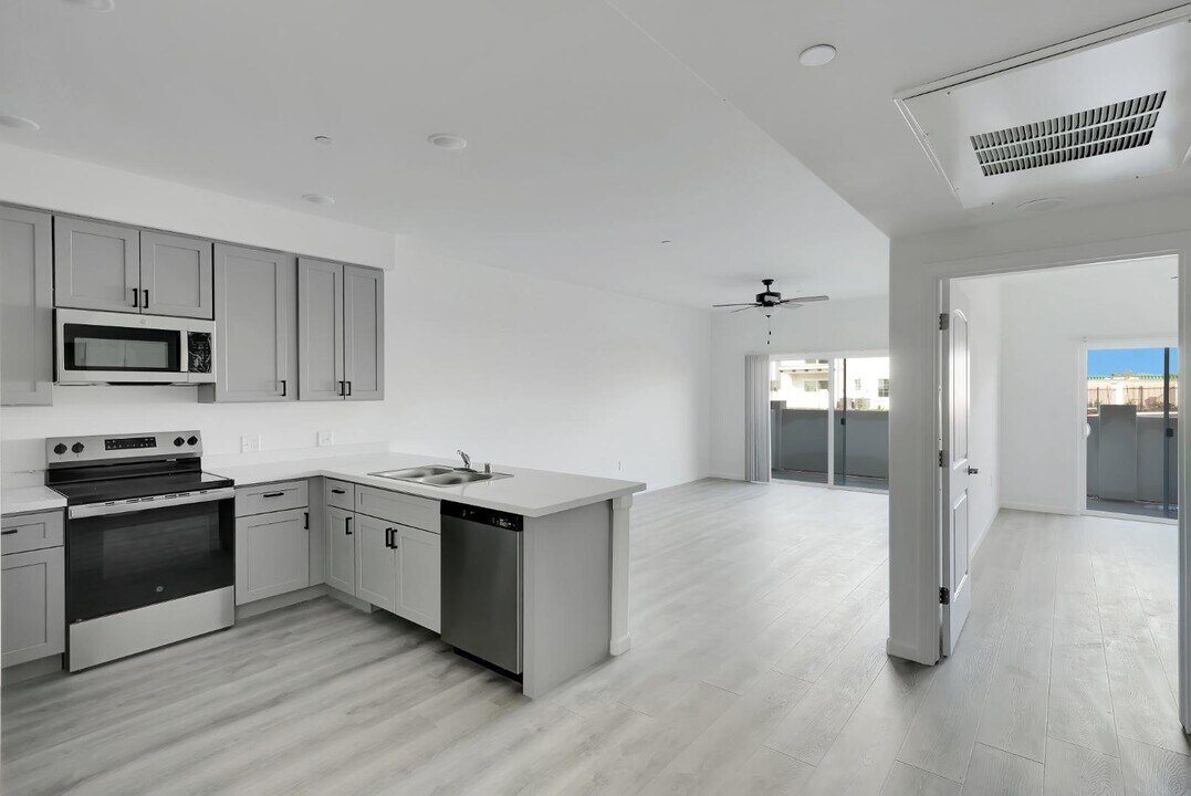 2076 Millennium Wy in Hanford, CA - Building Photo