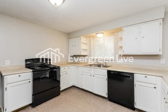 5732 Cromley Dr in Milford, OH - Building Photo - Building Photo