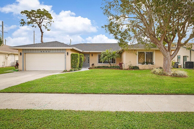 4422 Brandywine Dr in Boca Raton, FL - Building Photo - Building Photo