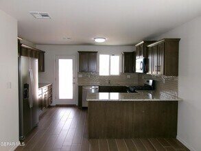 5960 Mohegan Sun St in El Paso, TX - Building Photo - Building Photo