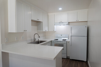 Orange Glen Apartments in Chula Vista, CA - Building Photo - Building Photo