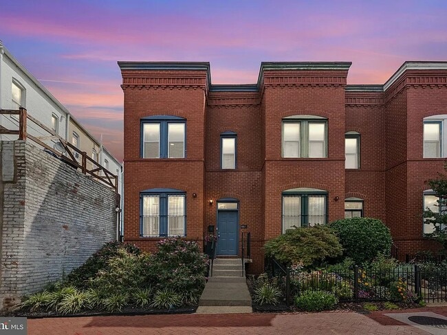 property at 1937 4th St NW