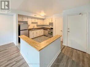 4132 Dundas St W in Toronto, ON - Building Photo - Building Photo