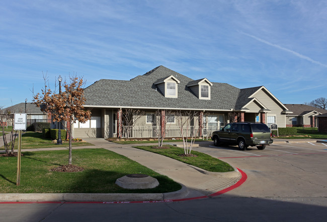 Grace Townhomes in Ennis, TX - Foto de edificio - Building Photo