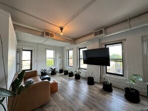 1237 N Noble St-Unit -4 in Chicago, IL - Building Photo - Building Photo