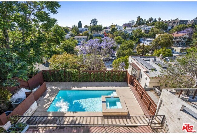 property at 1132 W Edgeware Rd
