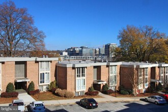 2620 Fort Farnsworth Rd in Alexandria, VA - Building Photo - Building Photo