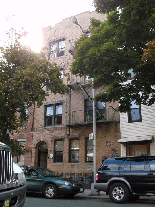 1731 Cornelia St in Ridgewood, NY - Building Photo