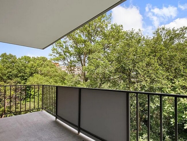 1515 S Arlington Ridge Rd, Unit Unit 204 in Arlington, VA - Building Photo - Building Photo